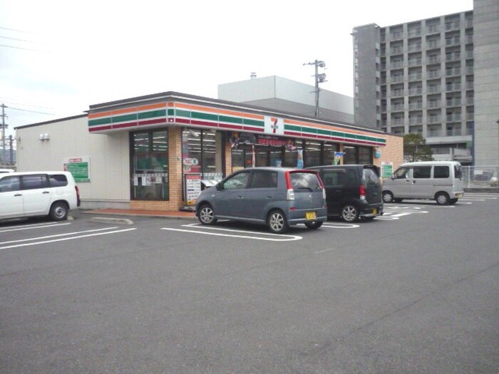 セブンイレブン八幡陣原４丁目店(コンビニ)まで500m アムール瀬板の森