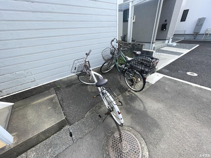 駐輪場 もくせい館