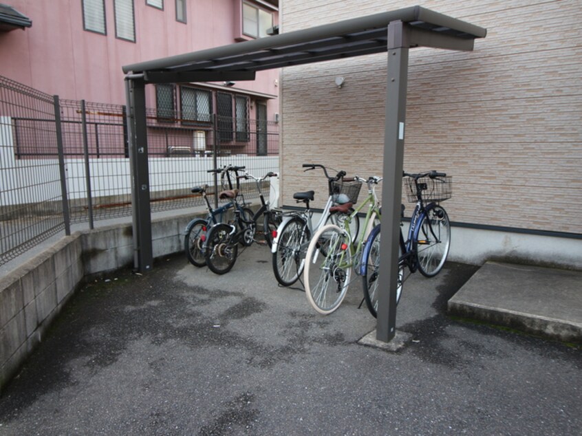駐輪場 ロックハウスⅢ