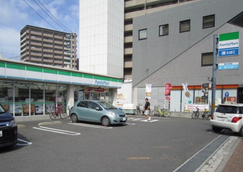 ファミリーマート小倉三萩野店(コンビニ)まで200m No65ｸﾛｯｼﾝｸﾞﾀﾜ-ORIENT BLD