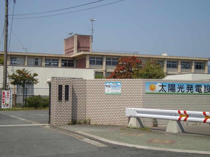 伊田小学校(小学校)まで400m LA・VITAROSA