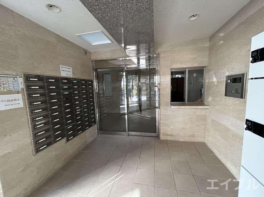 エントランス部分 ブルーアイズ中央