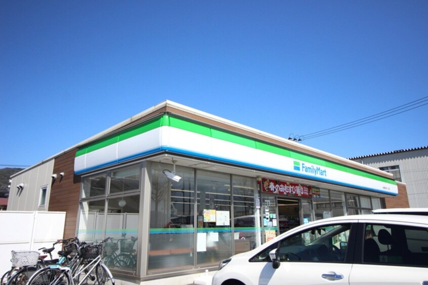 ファミリーマート 小倉葛原本町一丁目店(コンビニ)まで1151m Une beau palais