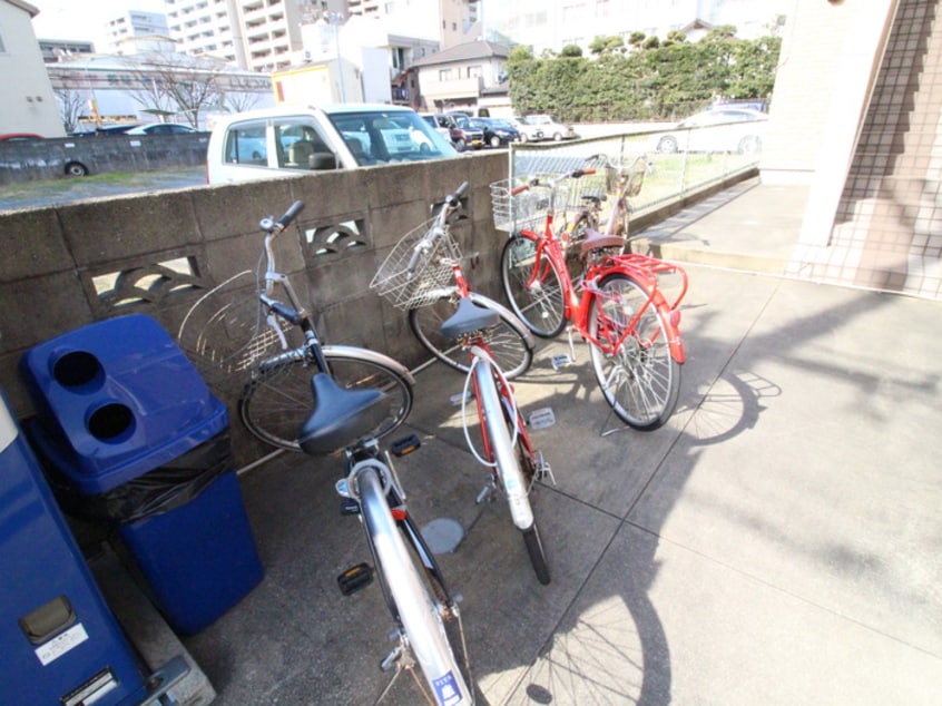 駐輪場 リ－ベヴィラ姪浜