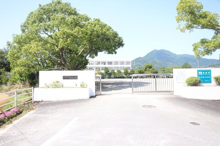 阿志岐小学校(小学校)まで2900m レイクサイド天山