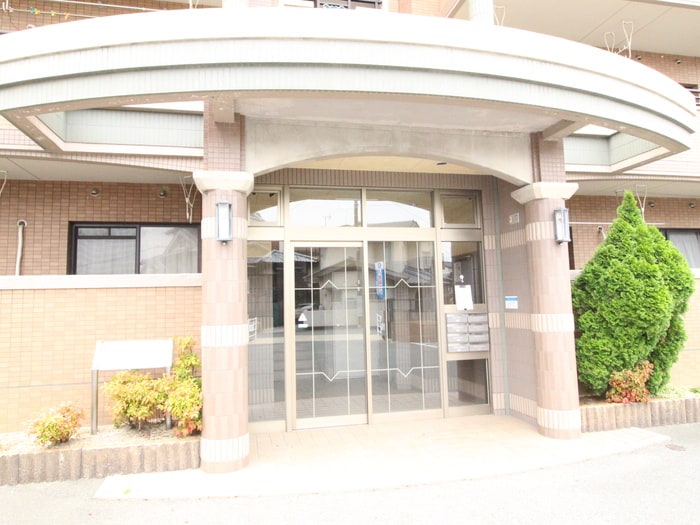 エントランス部分 ルミエ－ル合川