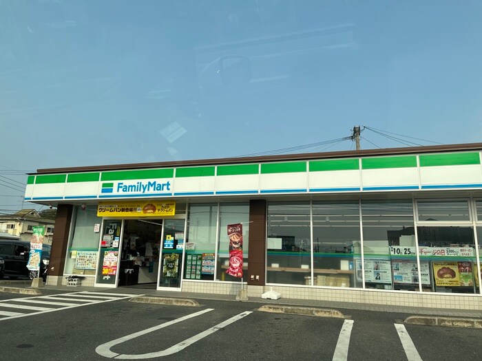 ファミリーマート遠賀水巻吉田店(コンビニ)まで550m ブランミュール水巻Ｂ