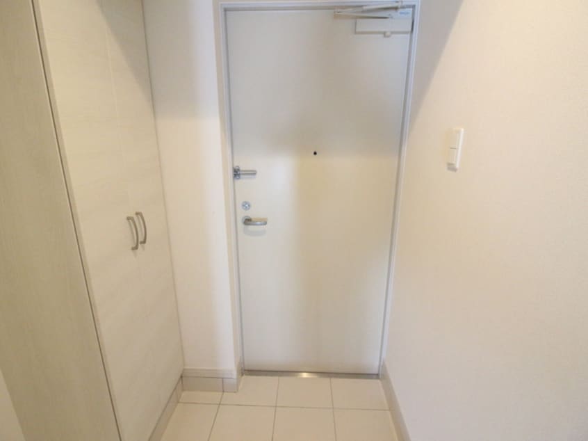 玄関 パグーロ西新南