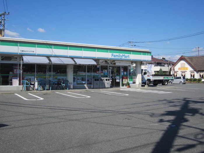 ファミリーマート久留米山川バイパス店(コンビニ)まで650m レピュートジュン