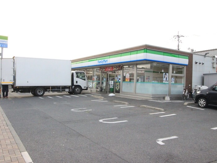 ファミリーマート香月西店(コンビニ)まで800m サンコート吉祥寺　Ｂ棟