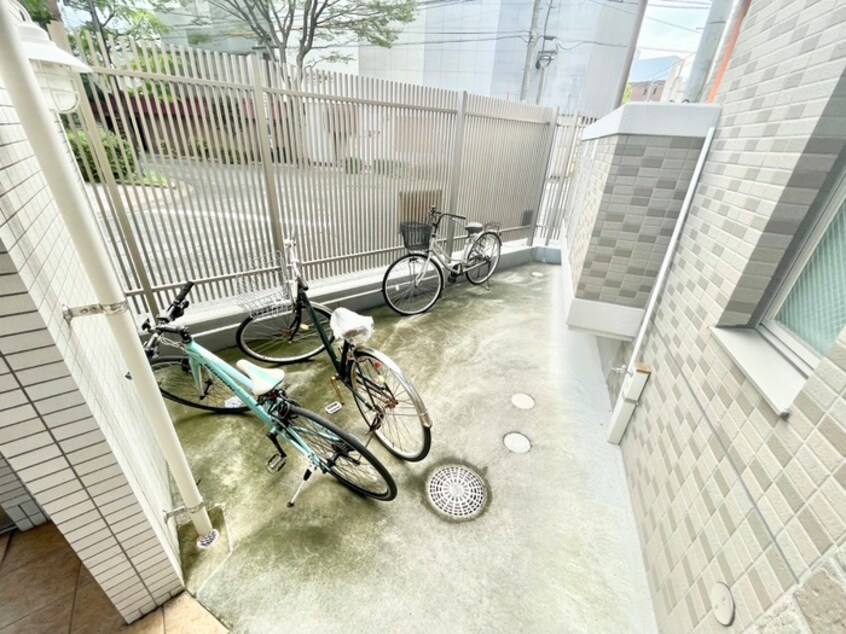 駐輪場 メゾン エパヌイ