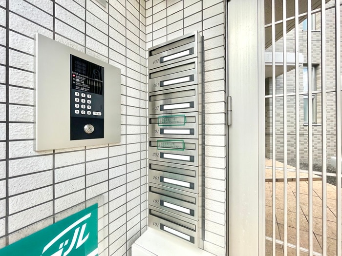 エントランス部分 メゾン エパヌイ