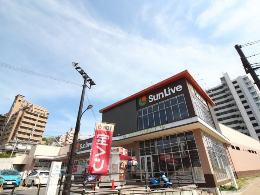 サンリブ黒崎店(スーパー)まで700m メゾン エパヌイ