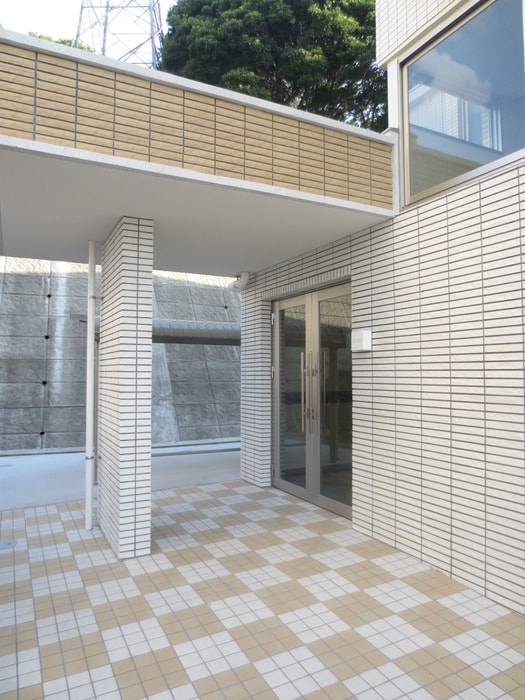 エントランス部分 メープルハウス