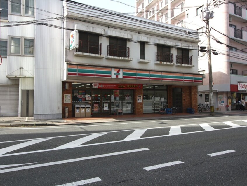 セブンイレブン北九大前店(コンビニ)まで240m Arche Kitagata