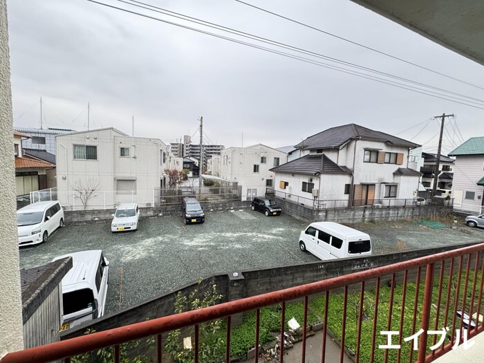 室内からの展望 津川アパ－ト