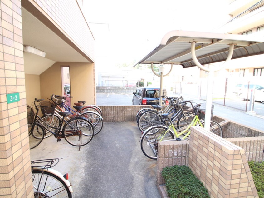 駐輪場 パインクレスト