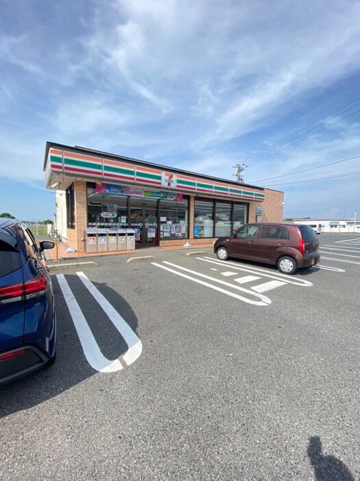 セブン-イレブン 豊前三毛門店(コンビニ)まで900m エスタシオン三毛門Ⅱ