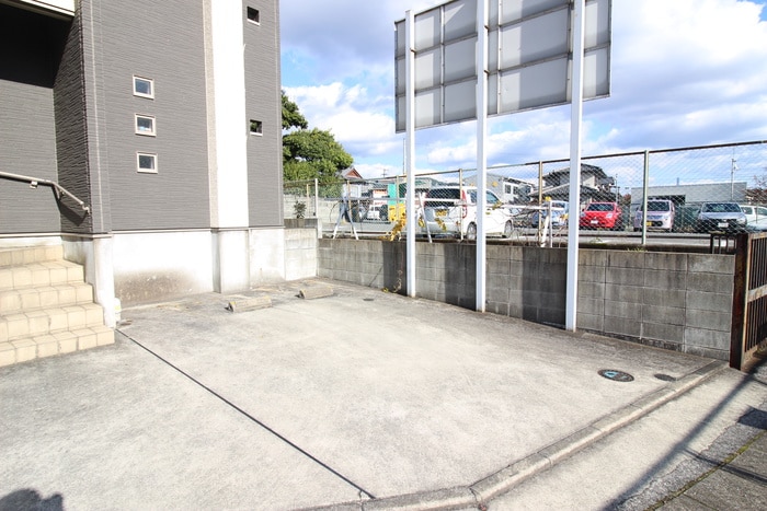 駐車場 ストロボ街道駅前