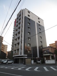 ドムール県庁前