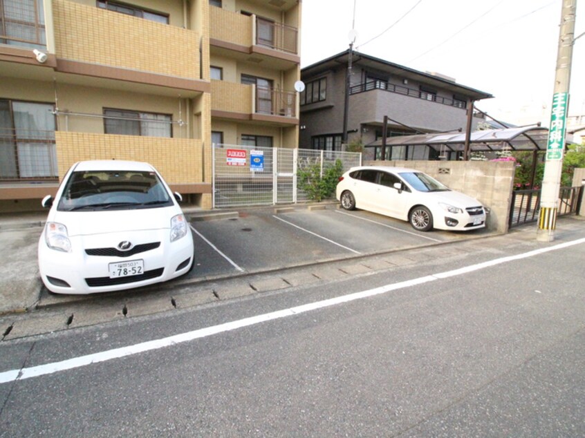駐車場 プラムハイツ