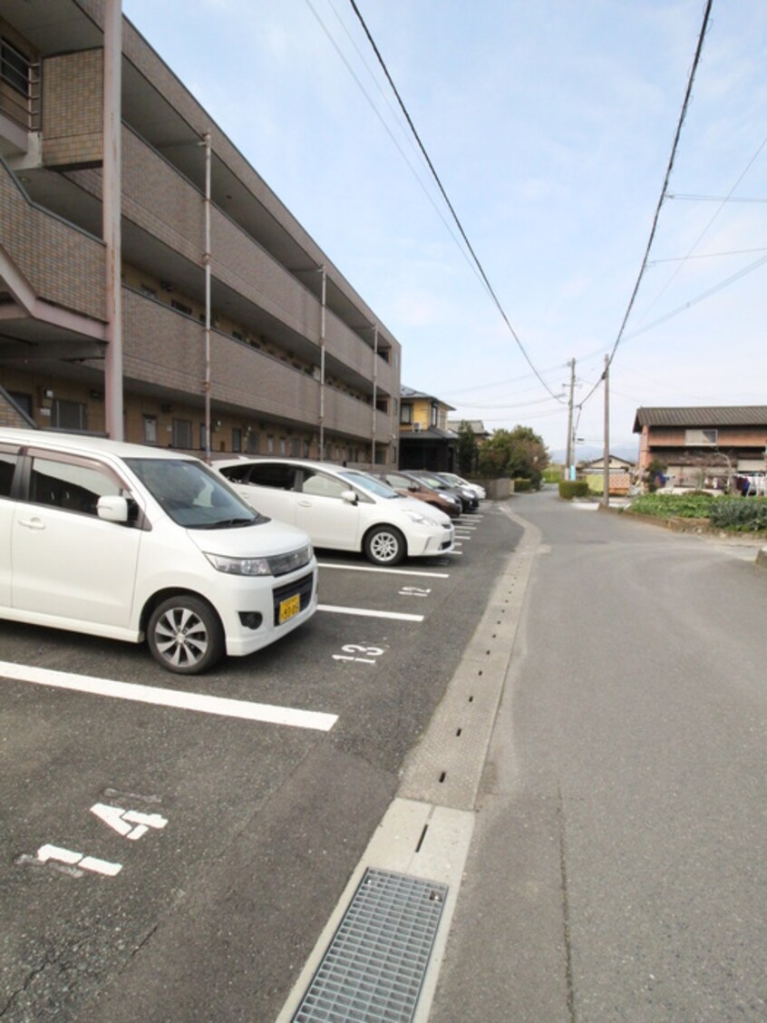 駐車場 メディアハウスキャビン