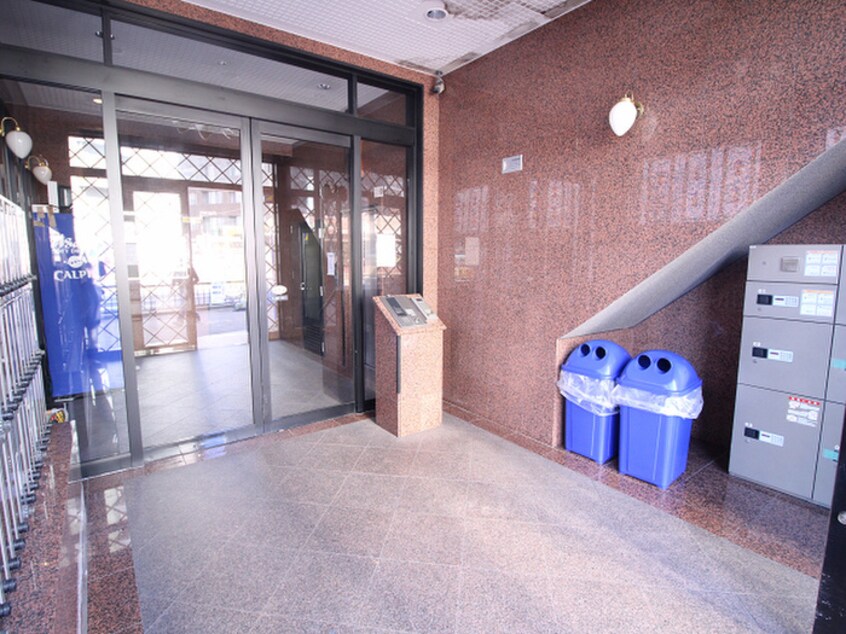エントランス部分 ウィンズ三萩野