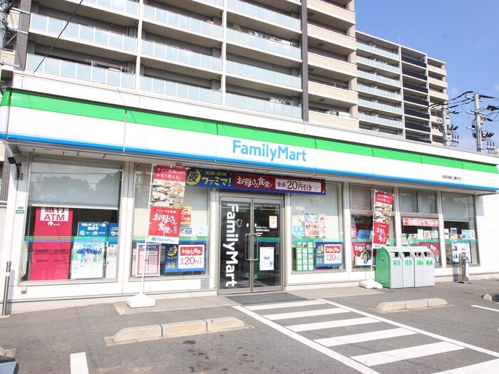 　ファミリーマート箱崎公園前店(コンビニ)まで450m ピサ多ノ津