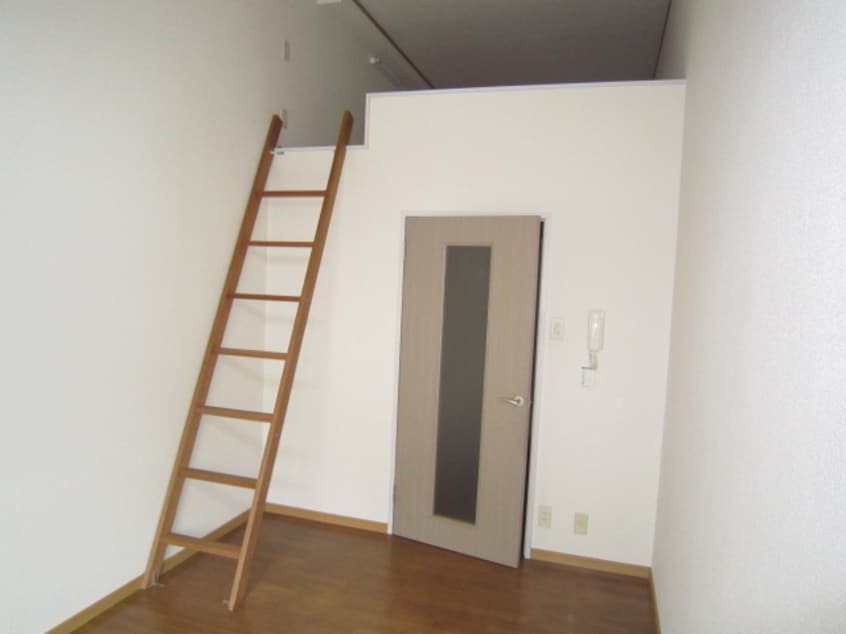 居室 オ－クヒルズ