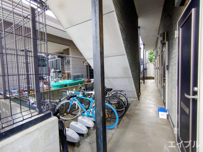 駐輪場 オ－クヒルズ