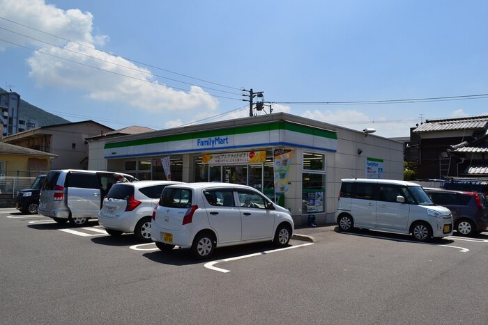 ファミリーマート小倉熊本店(コンビニ)まで210m レオパレスＫＵＭＡＭＯＴＯ