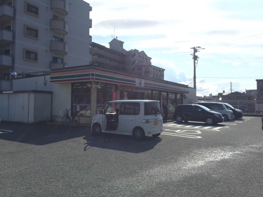 セブンイレブン　福岡三苫５丁目店(コンビニ)まで200m マルワノ－ブルエイト
