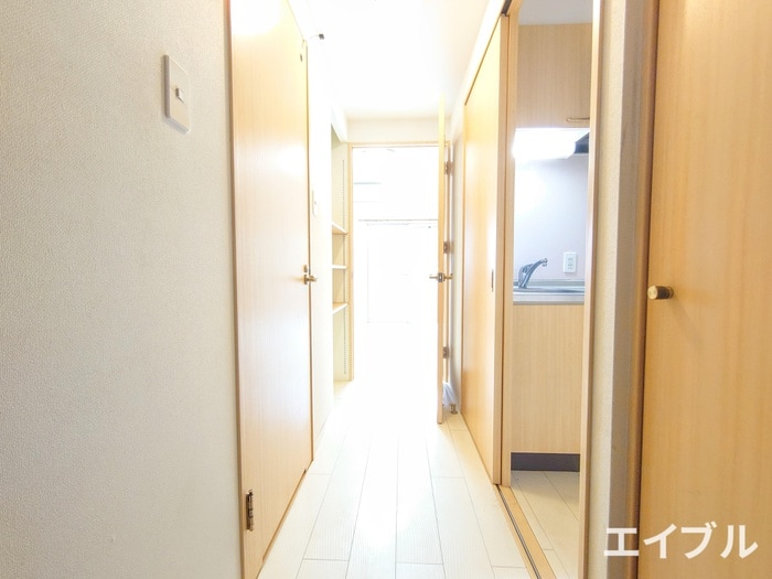 廊下 エミリエ博多