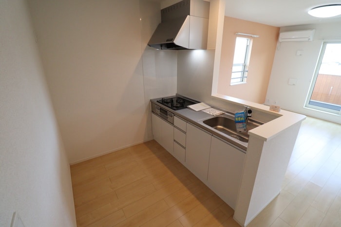 キッチン レジデンス　プラム　３