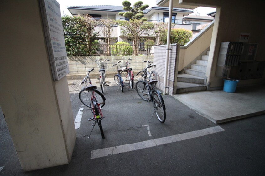 駐輪場 サンヴィオラ春日