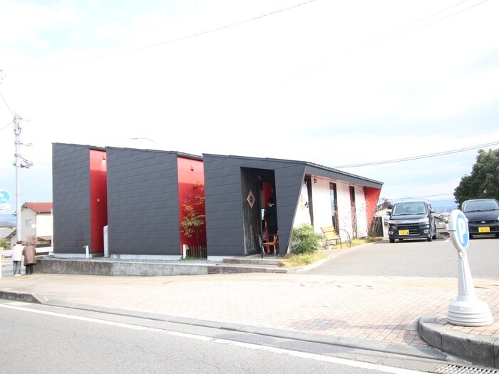 我ガ(その他飲食（ファミレスなど）)まで700m ハイコンプリ－トⅠ