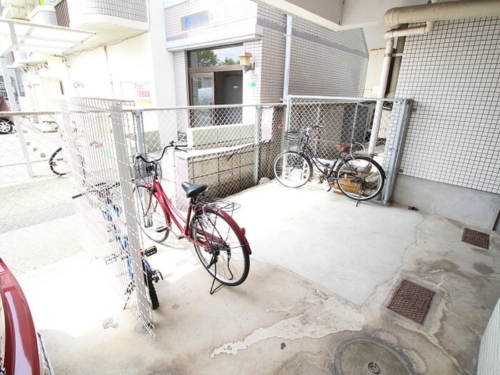 駐輪場 ブロックスビル