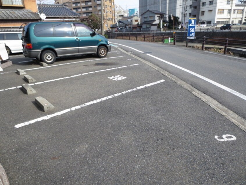 駐車場 リヴァー下到津