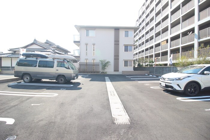 駐車場 クラヴィーア朝倉街道駅前