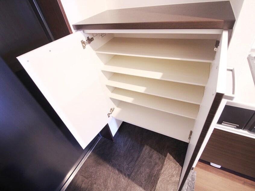 靴箱 ｱｰｽｺｰﾄＹｓｼﾃｨ片野新町