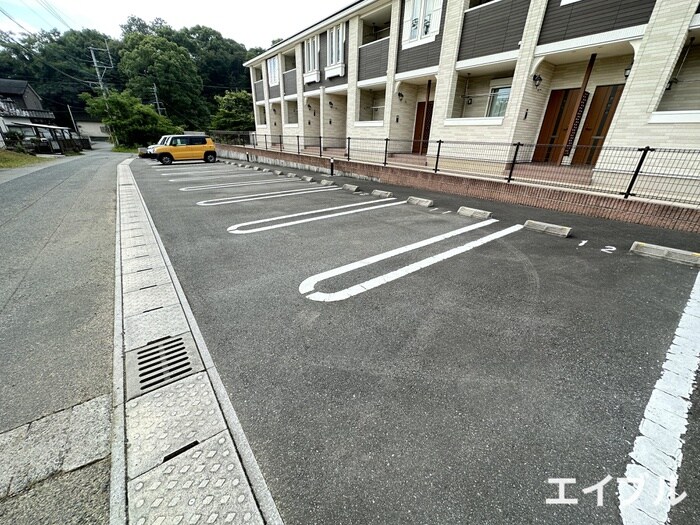 駐車場 サニー・カーサー横田