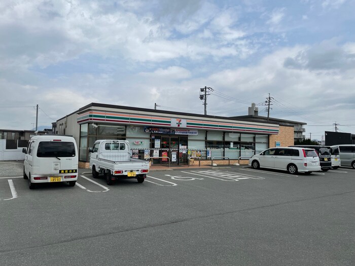 セブンイレブン田川後藤寺店(コンビニ)まで745m ブル－ハイム・彩Ａ