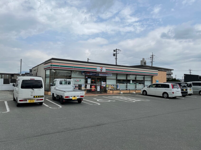 セブンイレブン田川後藤寺店(コンビニ)まで745m ブル－ハイム・彩Ａ