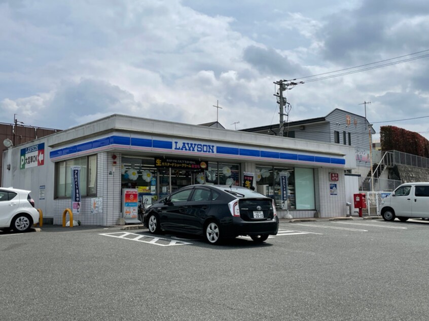 ローソン田川後藤寺店(コンビニ)まで830m ブル－ハイム・彩Ａ