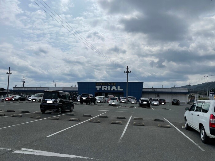 スーパーセンタートライアル田川後藤寺店(スーパー)まで700m ブル－ハイム彩Ｃ
