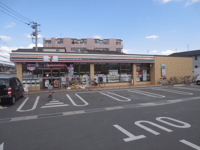 セブンイレブン(コンビニ)まで142m 伊勢コーポ