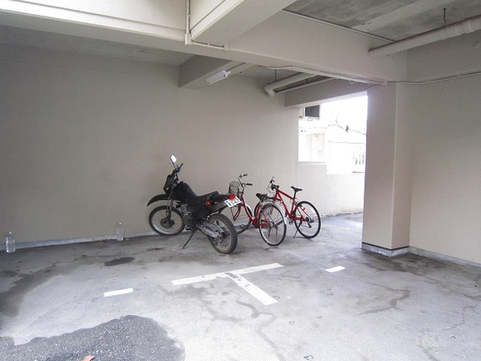 駐輪場 グランディ香椎駅東