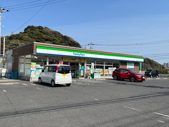 ファミリーマート　若松東三丁目店(コンビニ)まで400m トワエモア