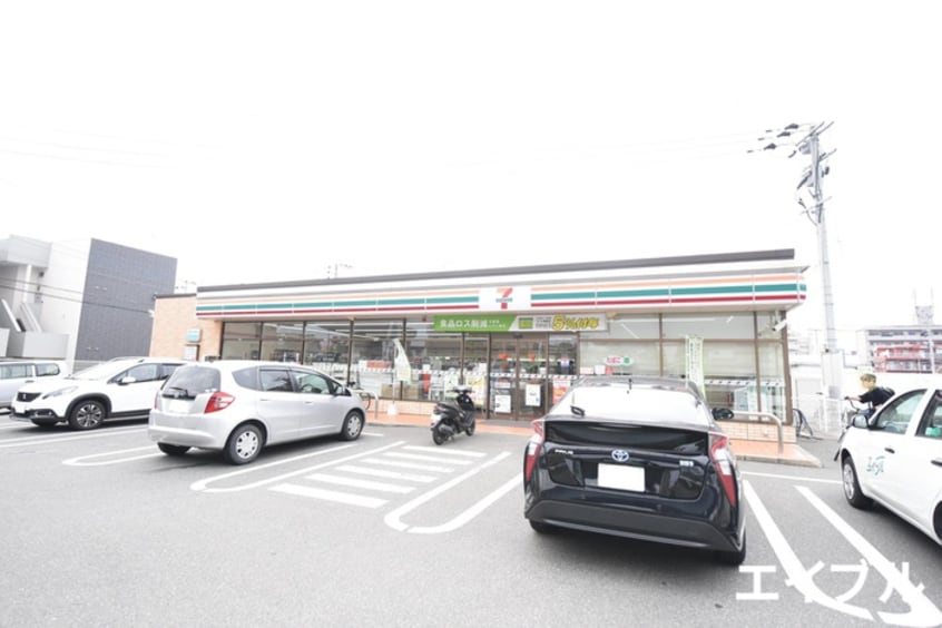 セブン(コンビニ)まで57m エンブレイス大橋南