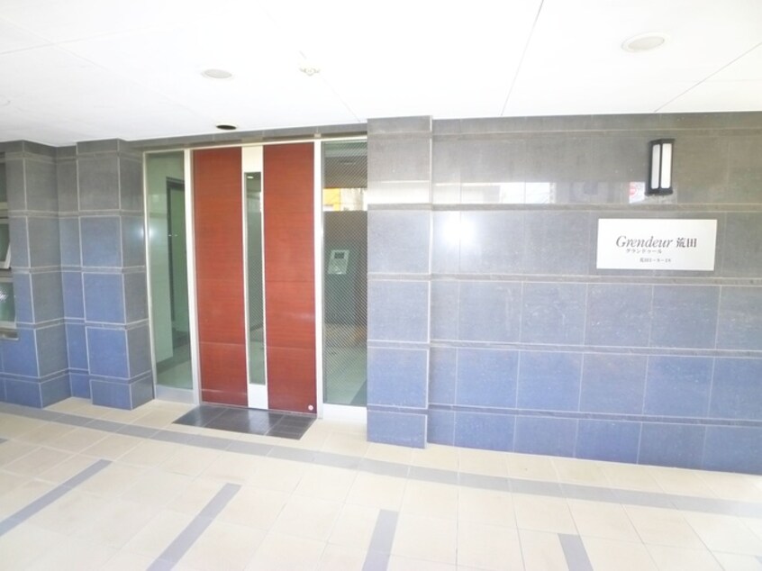 エントランス部分 グランドゥール荒田